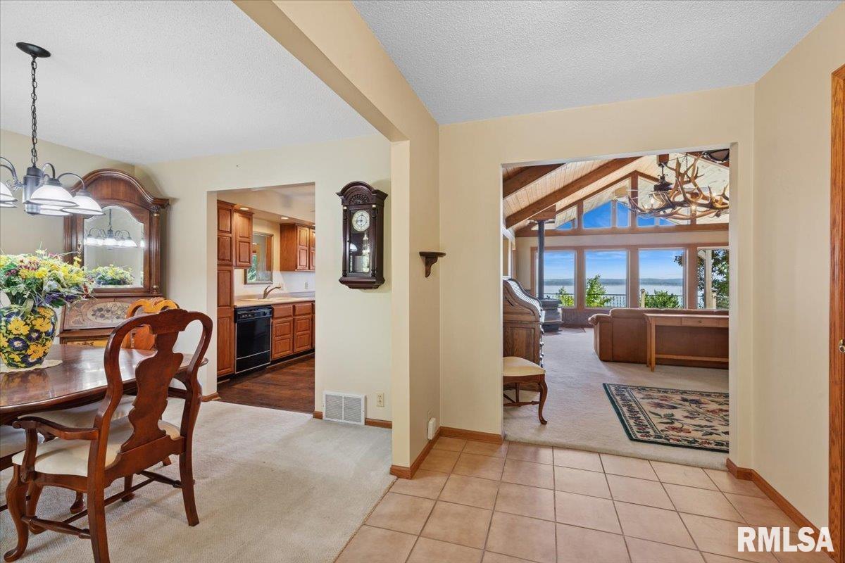 1650 468th Avenue Clinton, IA 52732 - Photo 15 of 59