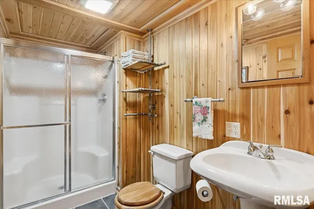 $689,900 | 1650 468th Avenue, Clinton, IA 52732