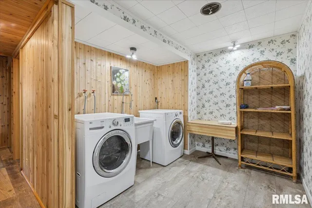 $689,900 | 1650 468th Avenue, Clinton, IA 52732