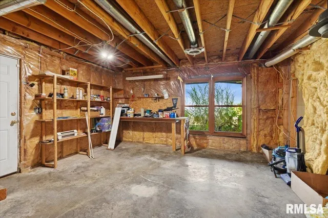 $689,900 | 1650 468th Avenue, Clinton, IA 52732