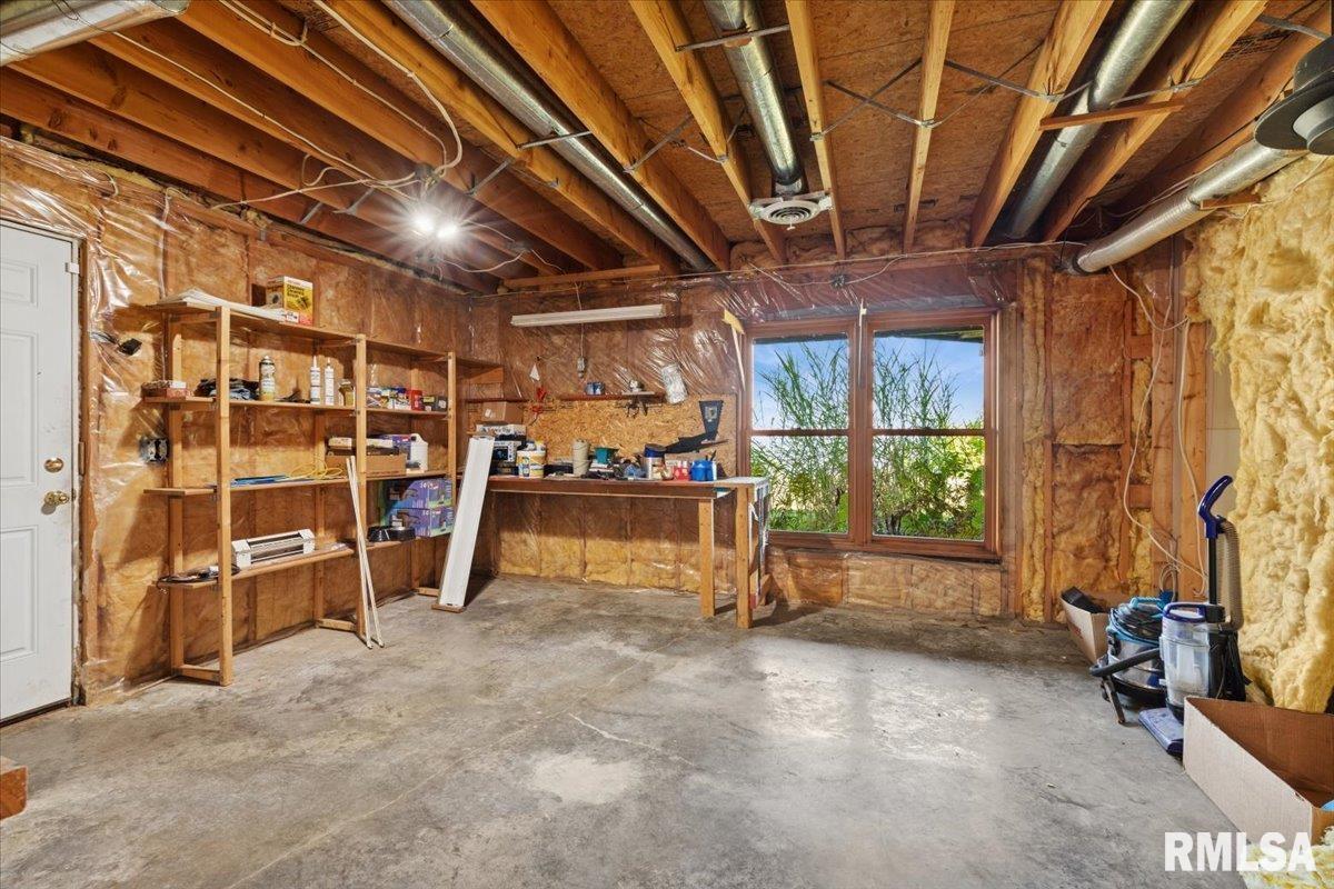 1650 468th Avenue Clinton, IA 52732 - Photo 55 of 59