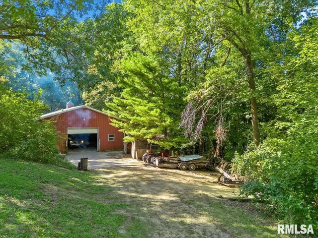 $689,900 | 1650 468th Avenue, Clinton, IA 52732