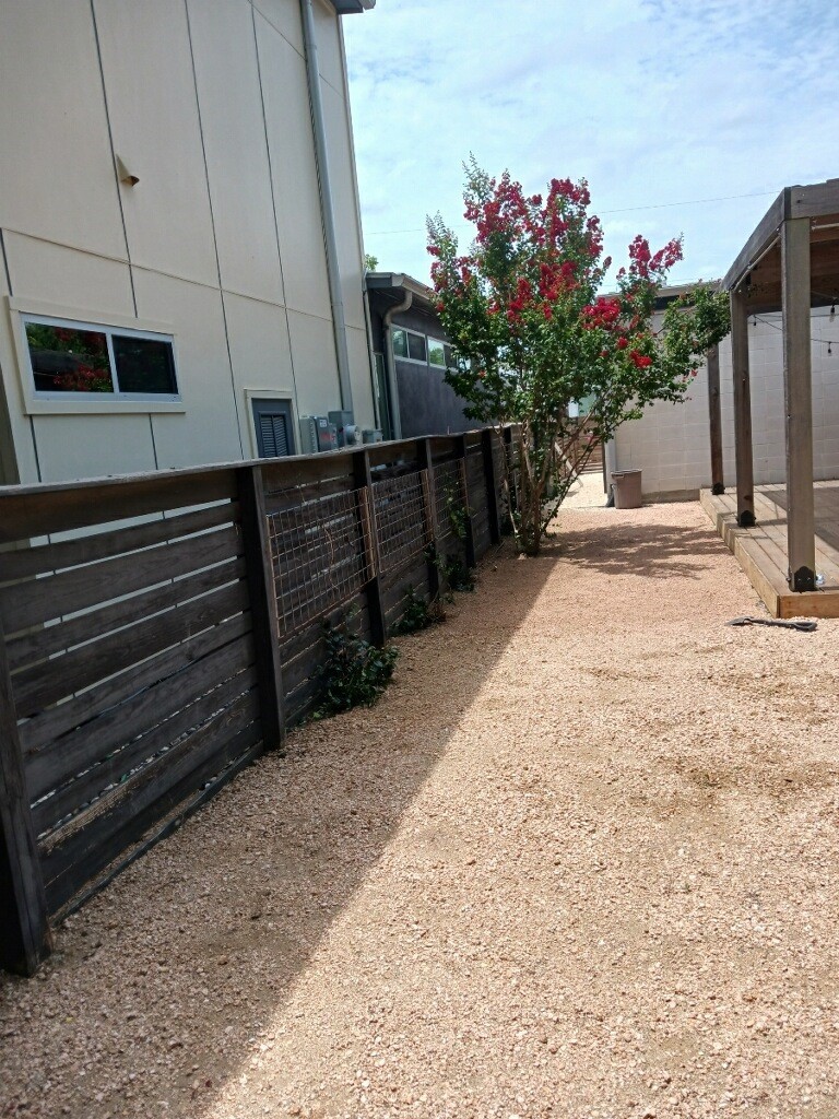 5920 Lux Street Austin, TX 78721 - Photo 4 of 5