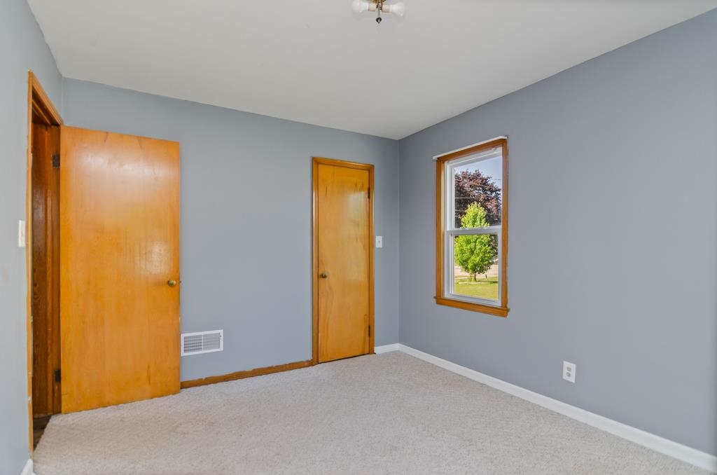 335 East Cedar Street Pulaski, WI 54162 - Photo 19 of 39