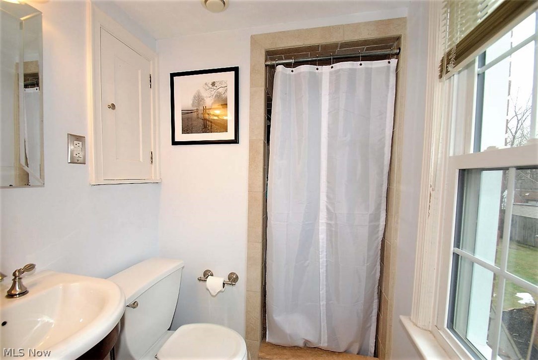 2247 Fenwick Road Cleveland, OH 44118 - Photo 20 of 31 Gallery Image 20