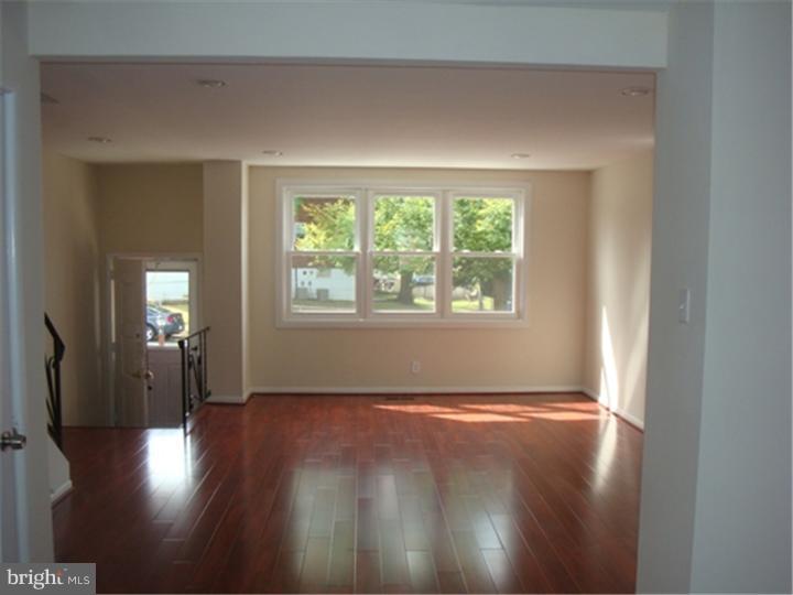 3721 Bellaire Road Philadelphia, PA 19154 - Photo 3 of 17 Living Room