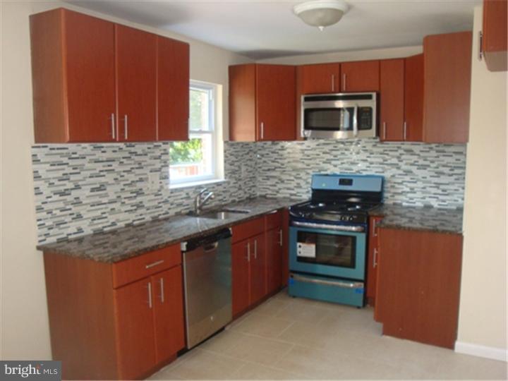 3721 Bellaire Road Philadelphia, PA 19154 - Photo 5 of 17 Kitchen