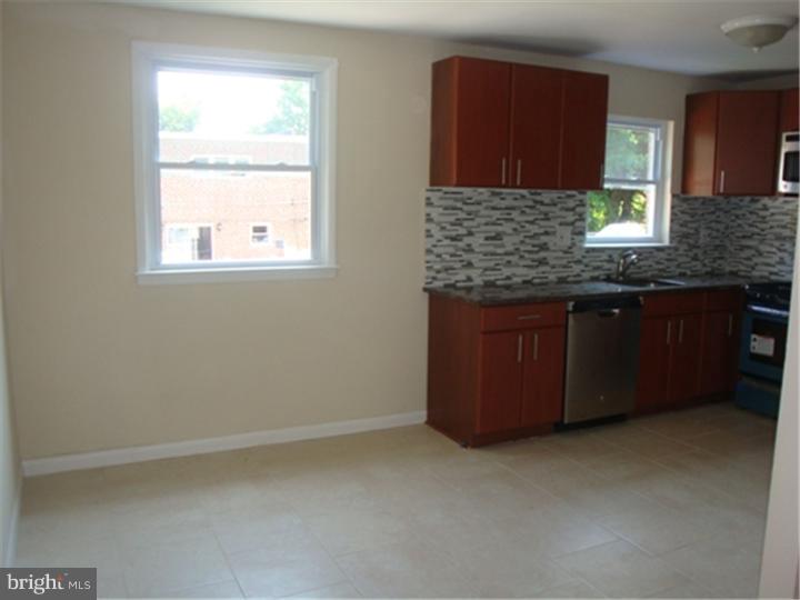 3721 Bellaire Road Philadelphia, PA 19154 - Photo 6 of 17 Kitchen