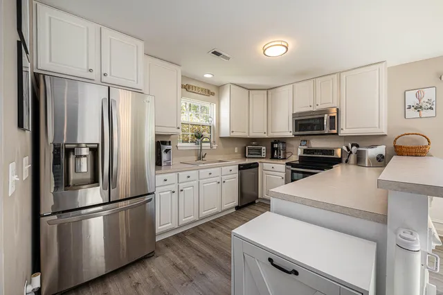 $425,000 | 313 Seneca River Drive, Summerville, SC 29485