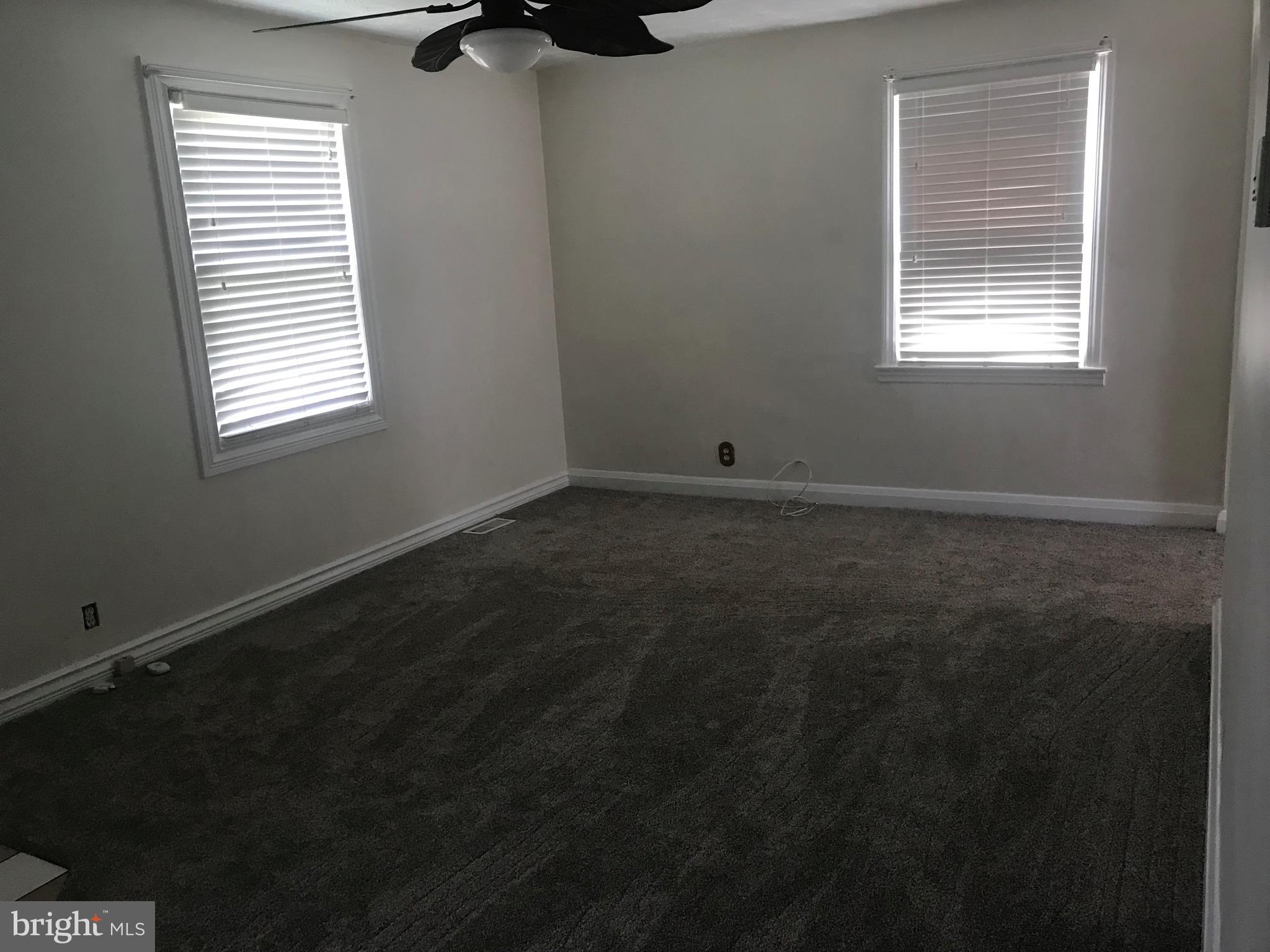 297 Townsend Road Essex, MD 21221 - Photo 2 of 39 Living Room