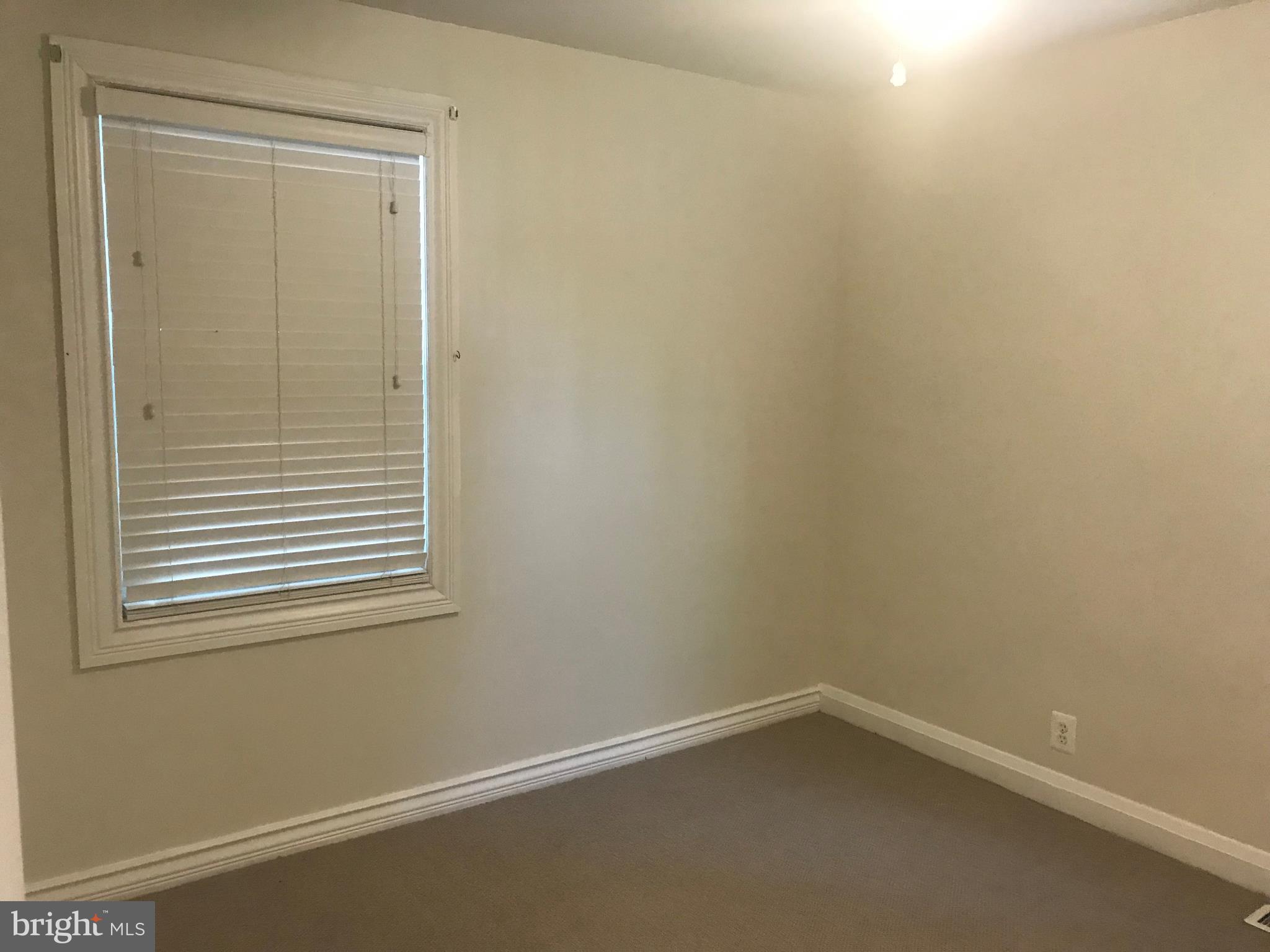 297 Townsend Road Essex, MD 21221 - Photo 16 of 39 Gallery Image 16