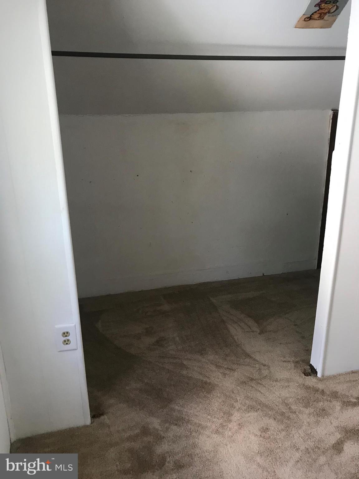 297 Townsend Road Essex, MD 21221 - Photo 22 of 39 Upstairs - Bedroom 3 - closet