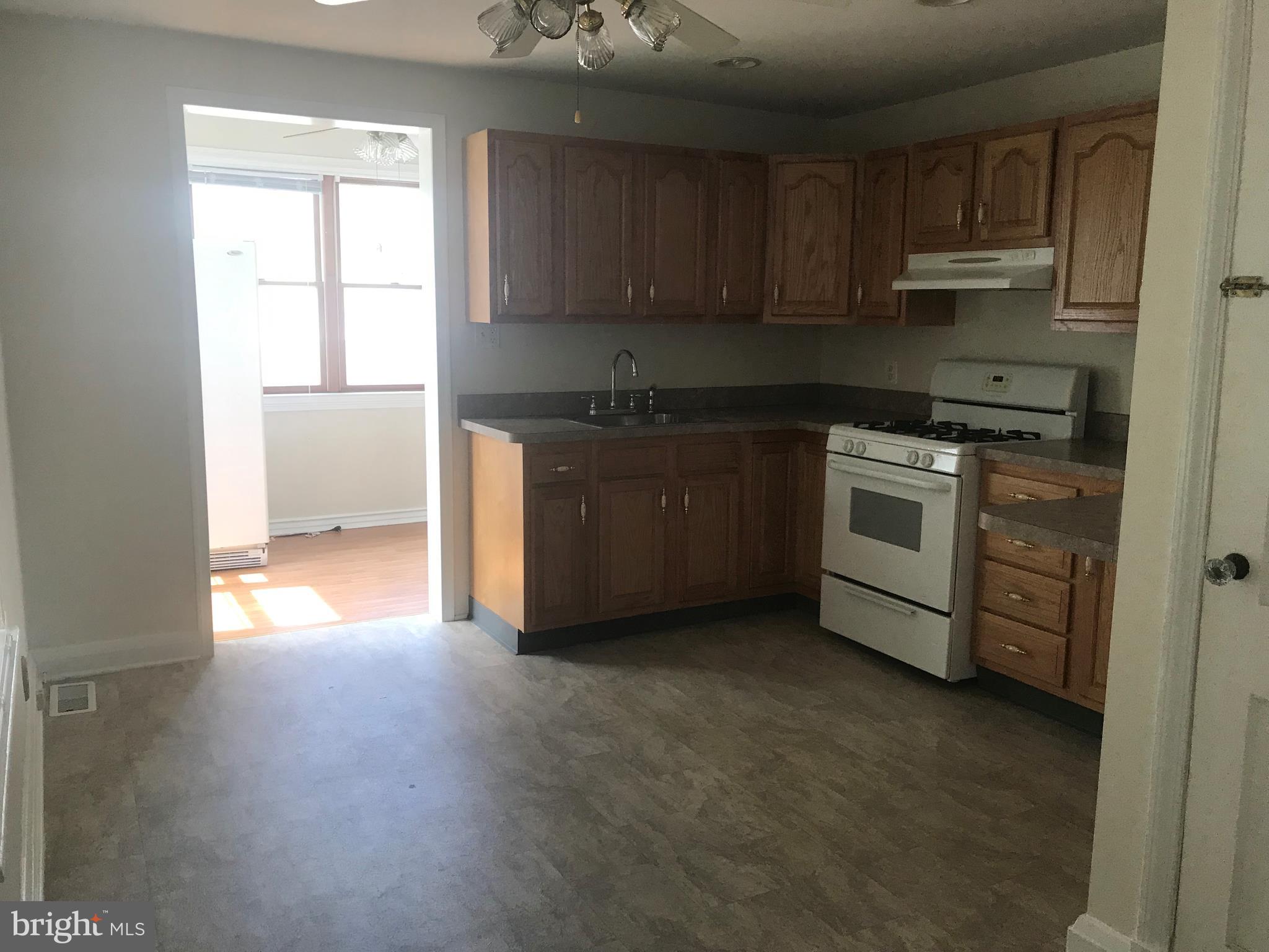 297 Townsend Road Essex, MD 21221 - Photo 6 of 39 Country kitchen with gas stove