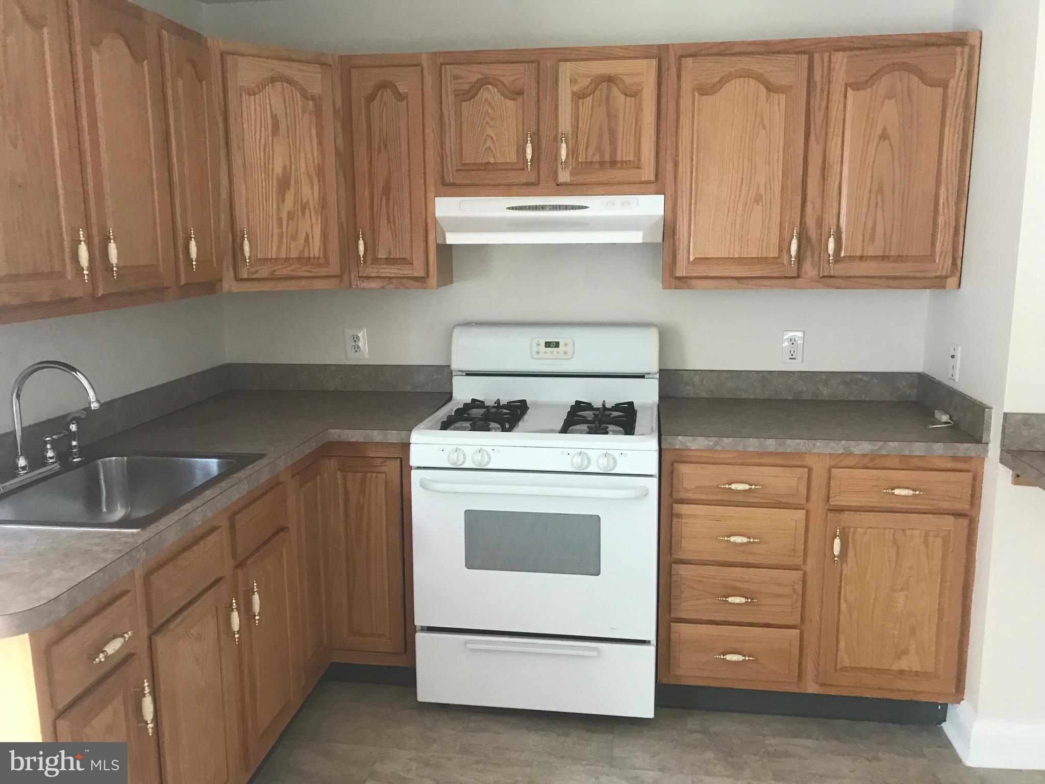 297 Townsend Road Essex, MD 21221 - Photo 7 of 39 Gallery Image 7