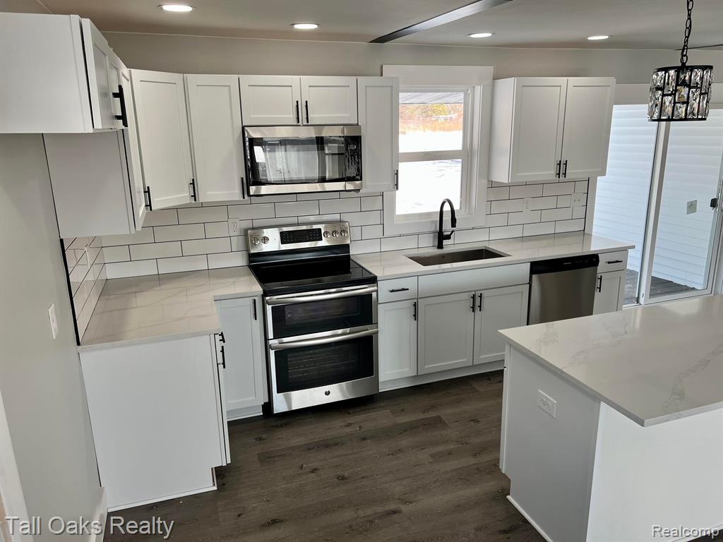 6471 East Coldwater Road Flint, MI 48506 - Photo 4 of 21