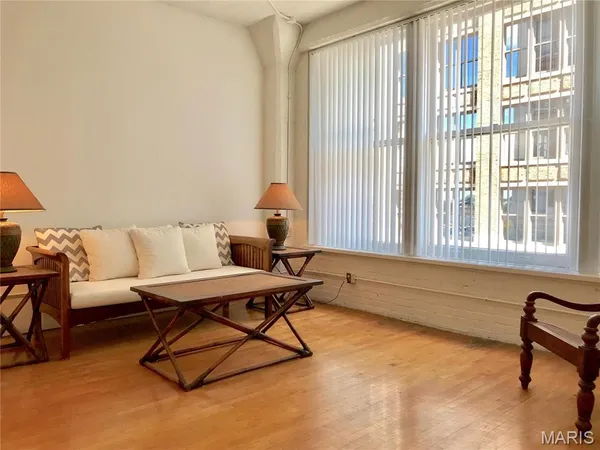 $1,000 | 1709 Washington Avenue, Unit 304, St. Louis, MO 63103