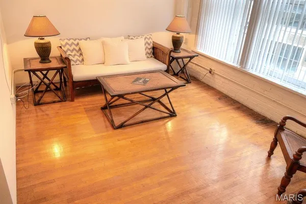 $1,000 | 1709 Washington Avenue, Unit 304, St. Louis, MO 63103