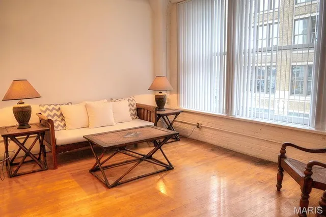 $1,000 | 1709 Washington Avenue, Unit 304, St. Louis, MO 63103