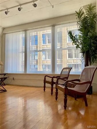$1,000 | 1709 Washington Avenue, Unit 304, St. Louis, MO 63103