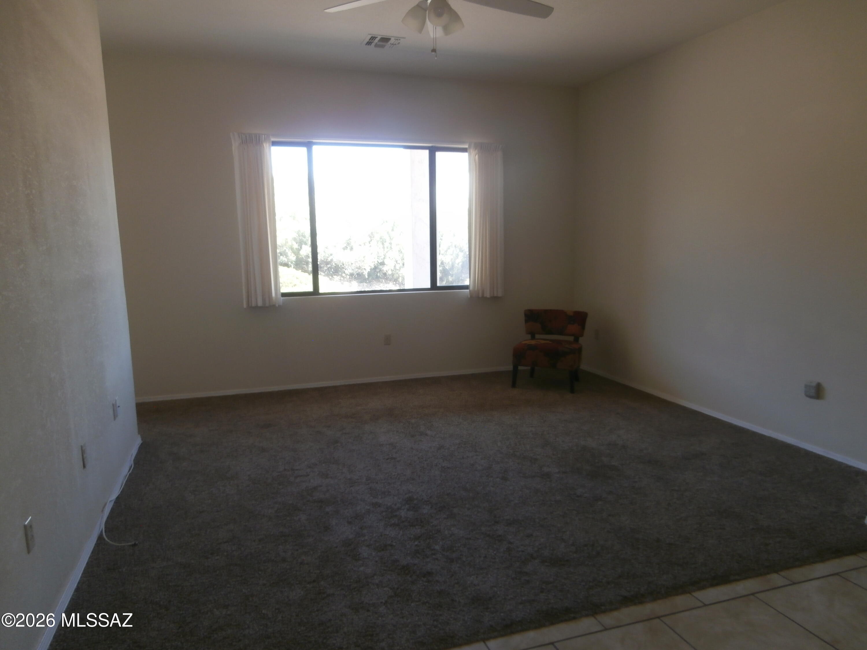 948 West Ashworth Road Green Valley, AZ 85614 - Photo 5 of 21 Living Room