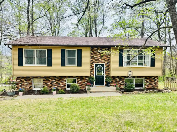 $289,000 | 1191 North Lawrence Hollow Drive, Bloomfield, IN 47424