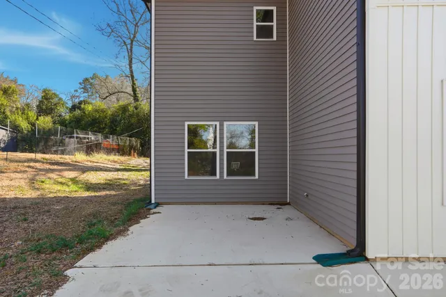 a view of house with backyard