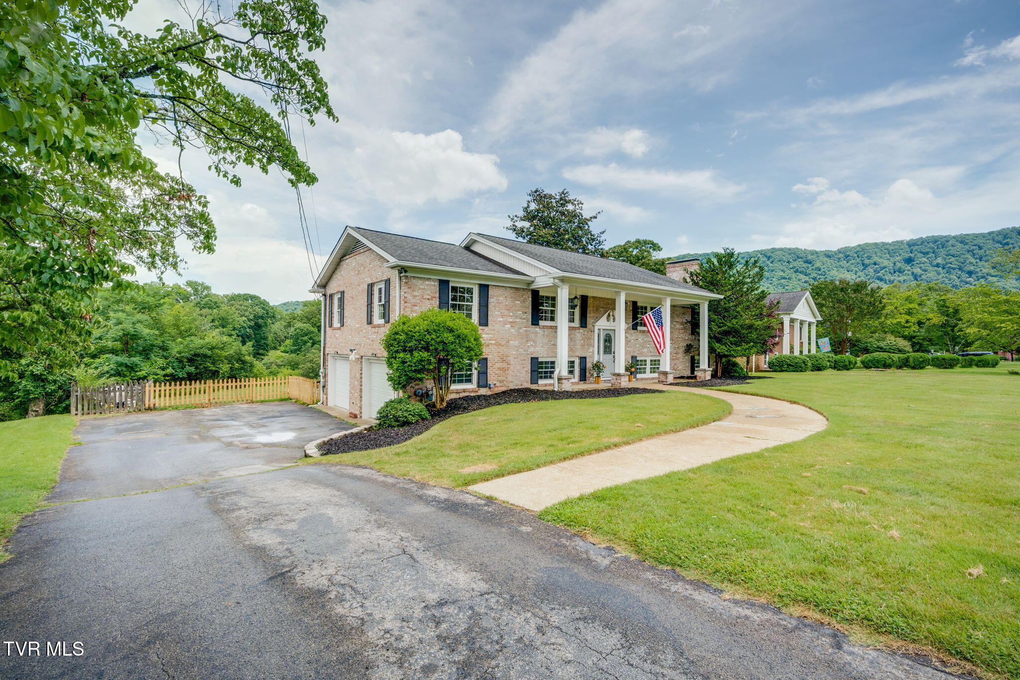 2125 Bonaire Road Kingsport, TN 37660 - Photo 40 of 49 037