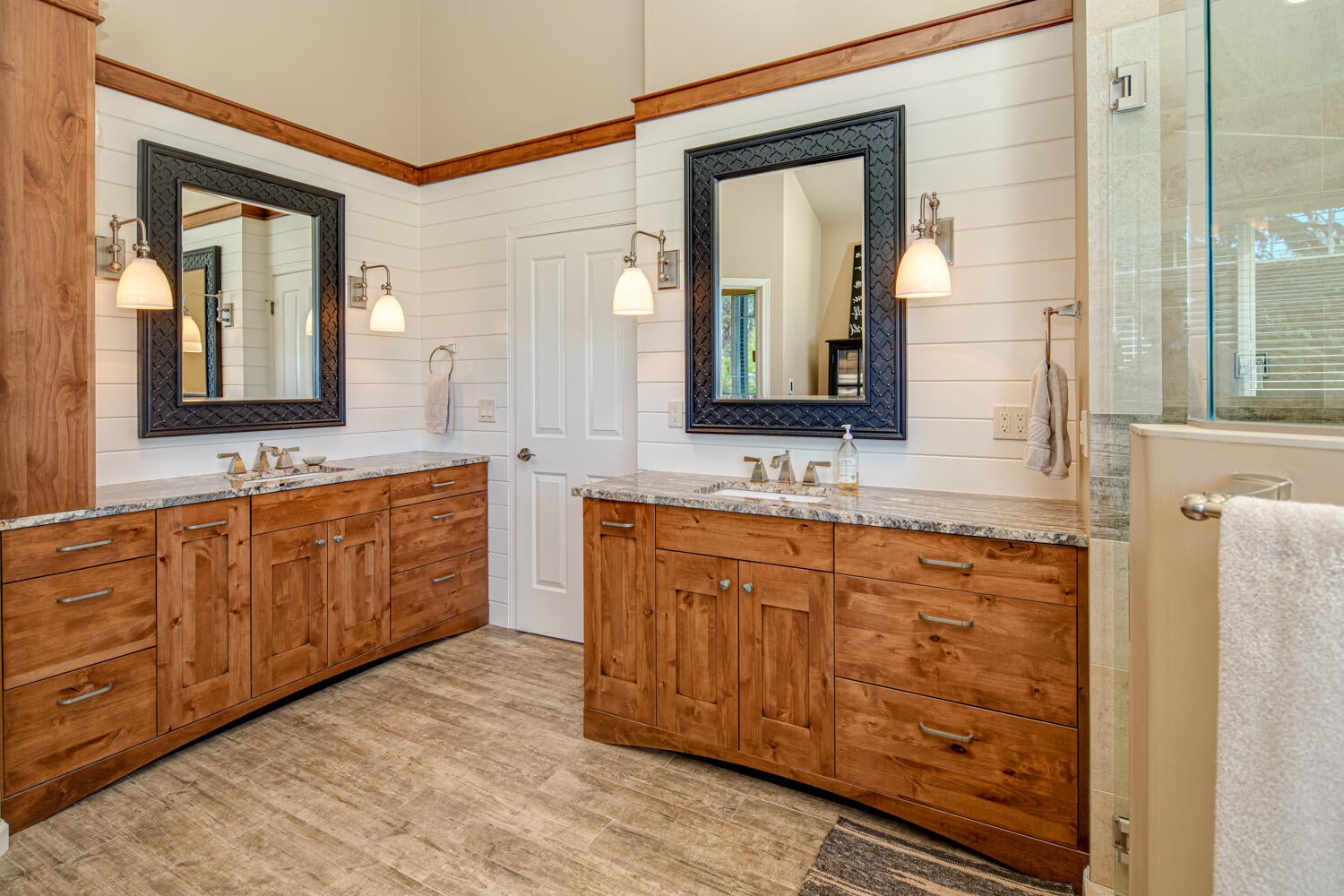 61542 Ward Road Bend, OR 97702 - Photo 18 of 65 Primary bathroom.