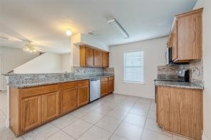 5646 Tiger Lilly Way Houston, TX 77085 - Photo 9 of 46