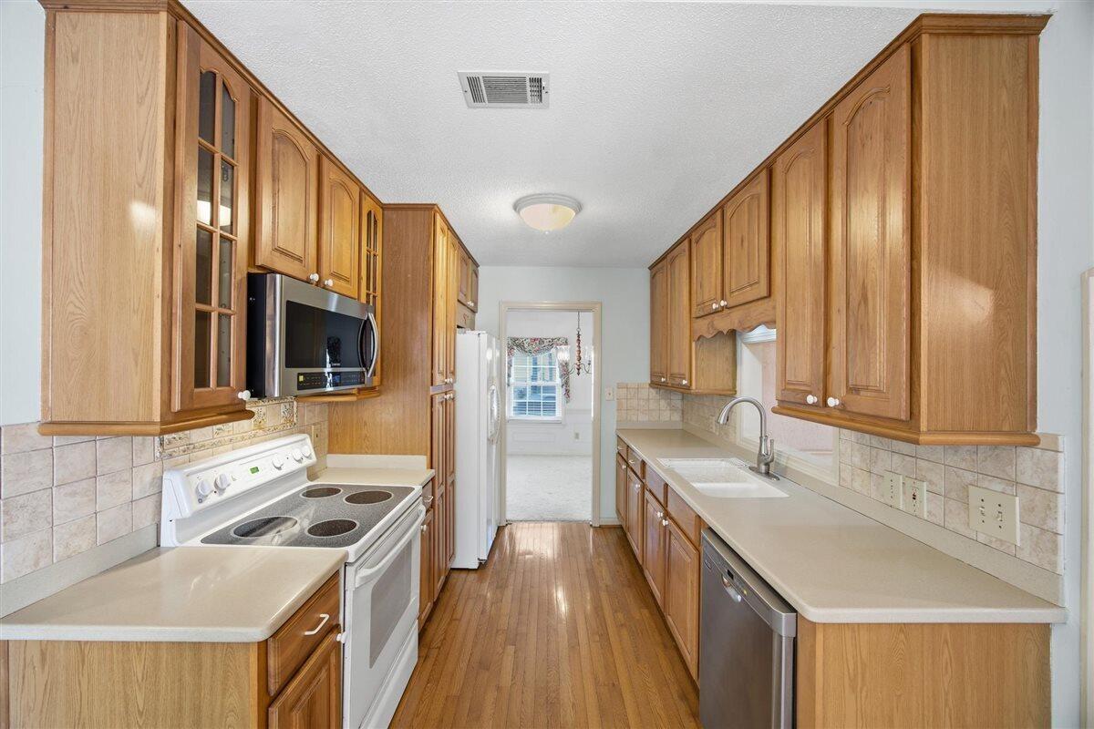 1037 Yeamans Hall Road Hanahan, SC 29410 - Photo 6 of 23 06-1037_006