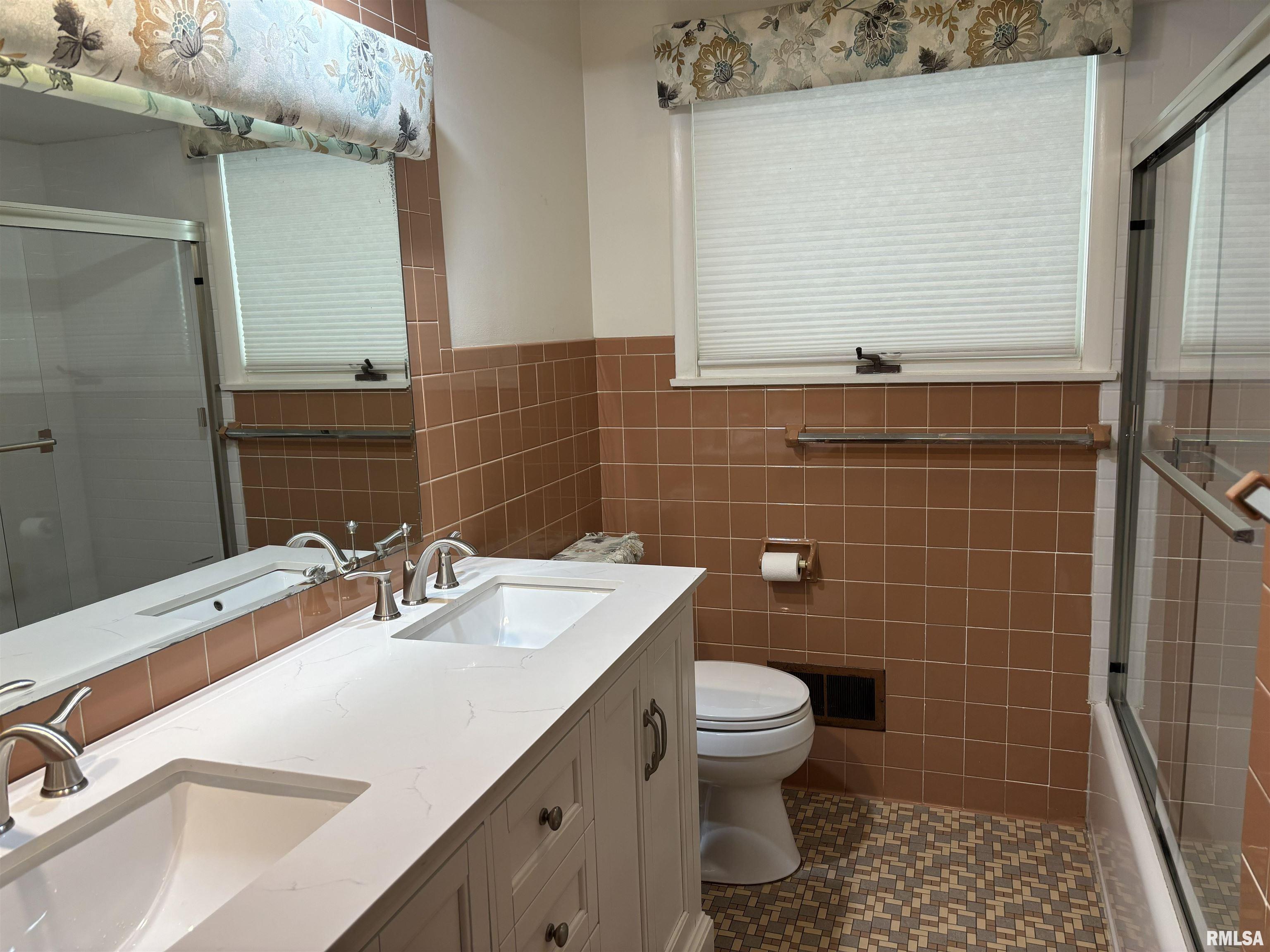 17 Lambert Lane Springfield, IL 62704 - Photo 5 of 10