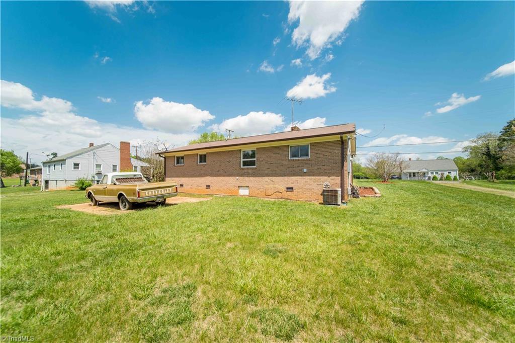 1405 Austin Traphill Road Elkin, NC 28621 - Photo 6 of 23 Gallery Image 6