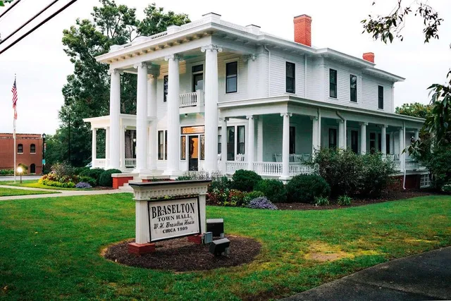 $636,079 | 368 Scarlet Rose Way, Hoschton, GA 30548