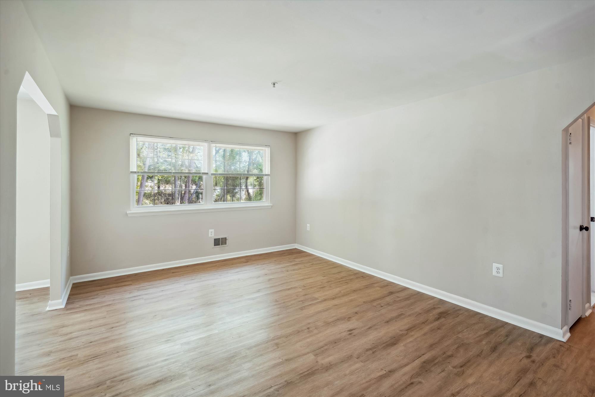 7920 Hart Road Fort Washington, MD 20744 - Photo 11 of 57 Living Room