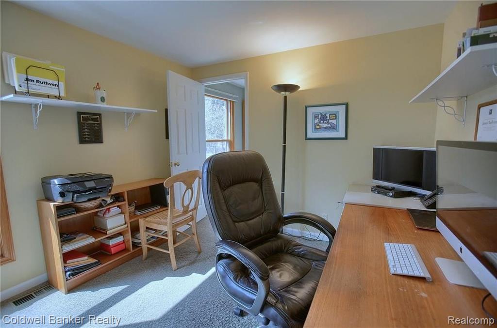 32320 Lahser Road Beverly Hills, MI 48025 - Photo 25 of 38