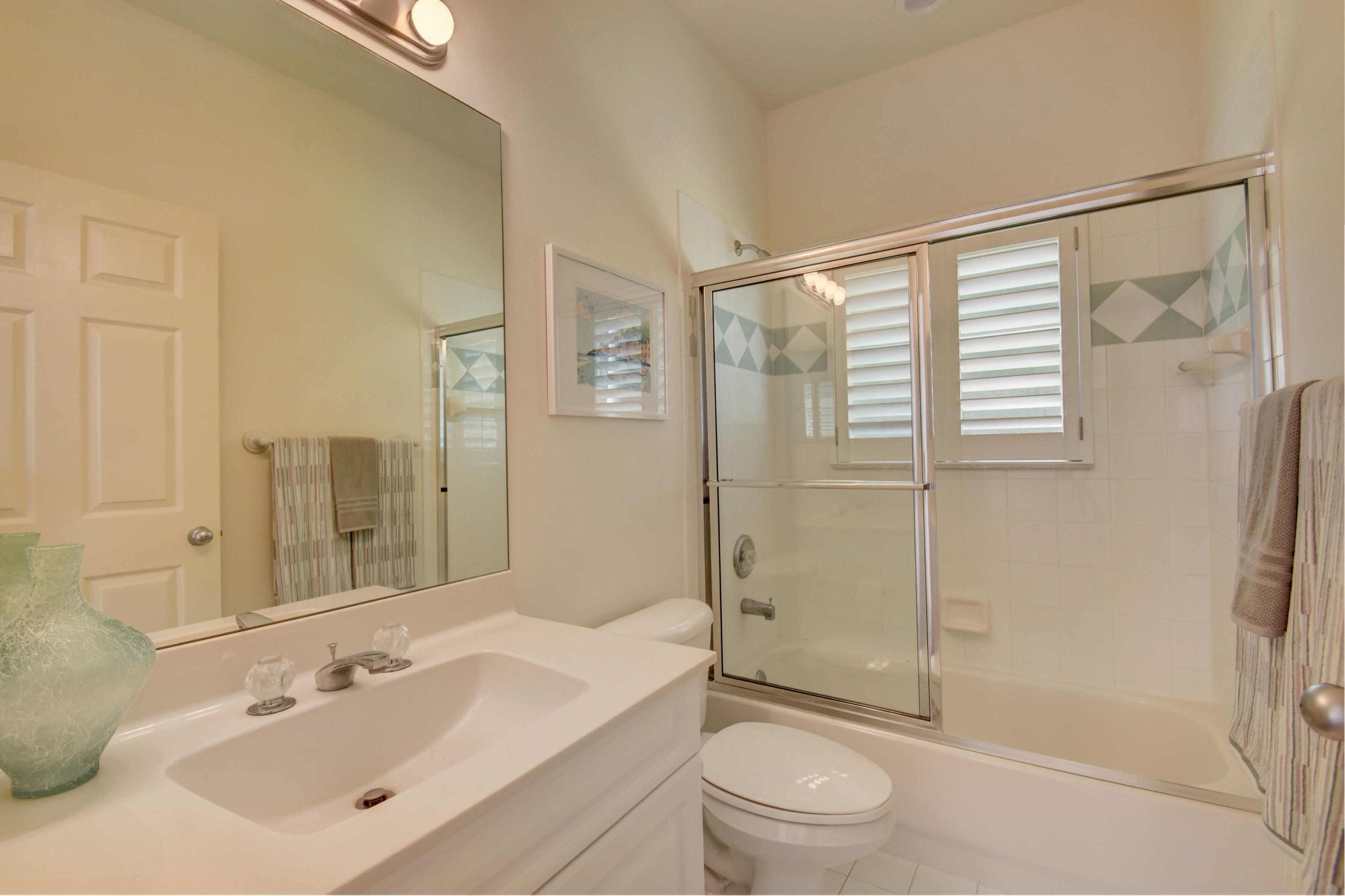 7201 Northwest Turtle Walk Boca Raton, FL 33487 - Photo 21 of 39 Guest bathroom