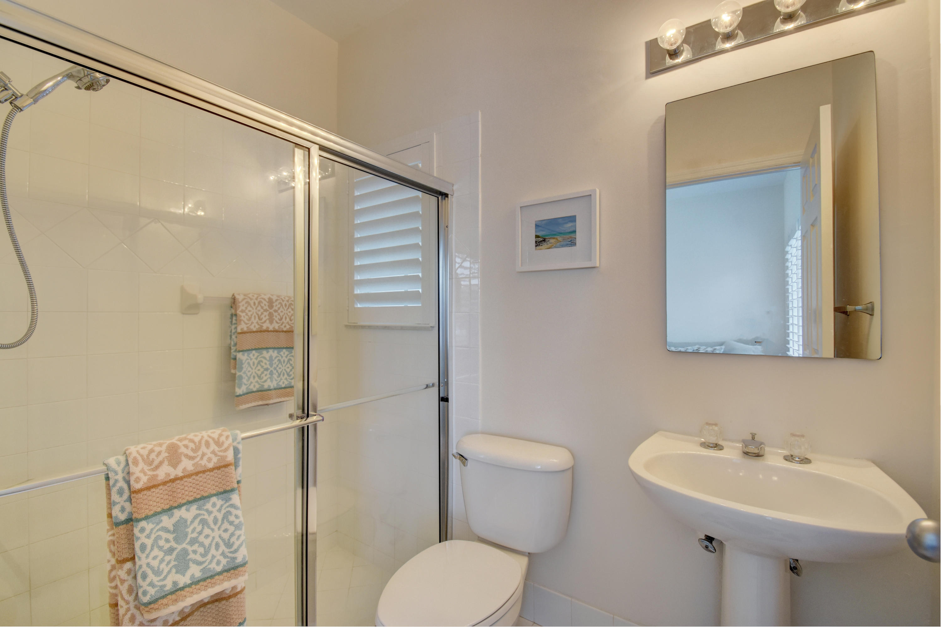 7201 Northwest Turtle Walk Boca Raton, FL 33487 - Photo 23 of 39 Guest Bath