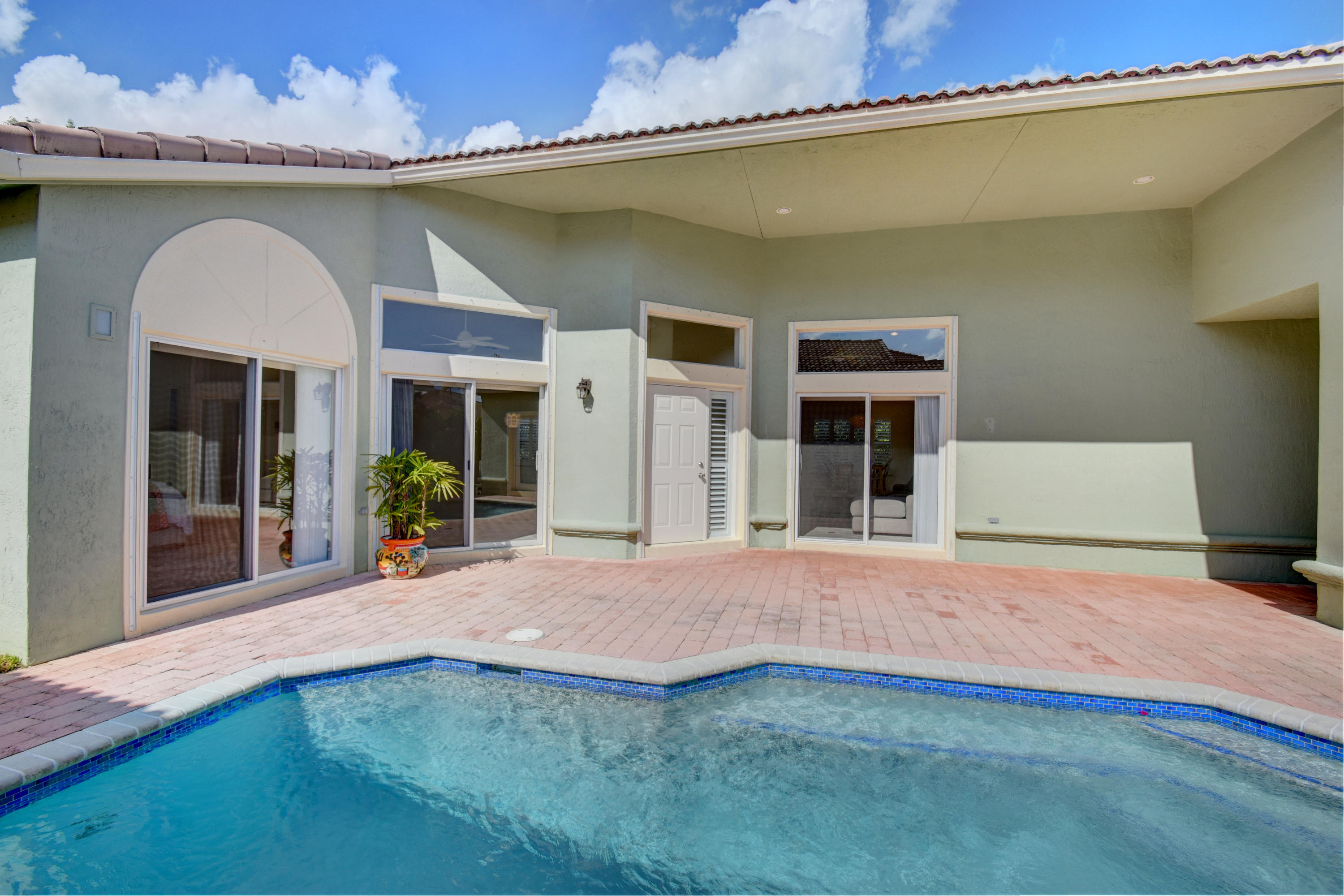 7201 Northwest Turtle Walk Boca Raton, FL 33487 - Photo 4 of 39 Lots of sliders for great natural light!