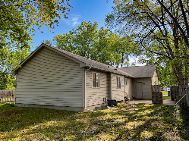 5259 Knox Avenue North Minneapolis, MN 55430 - Photo 5 of 22
