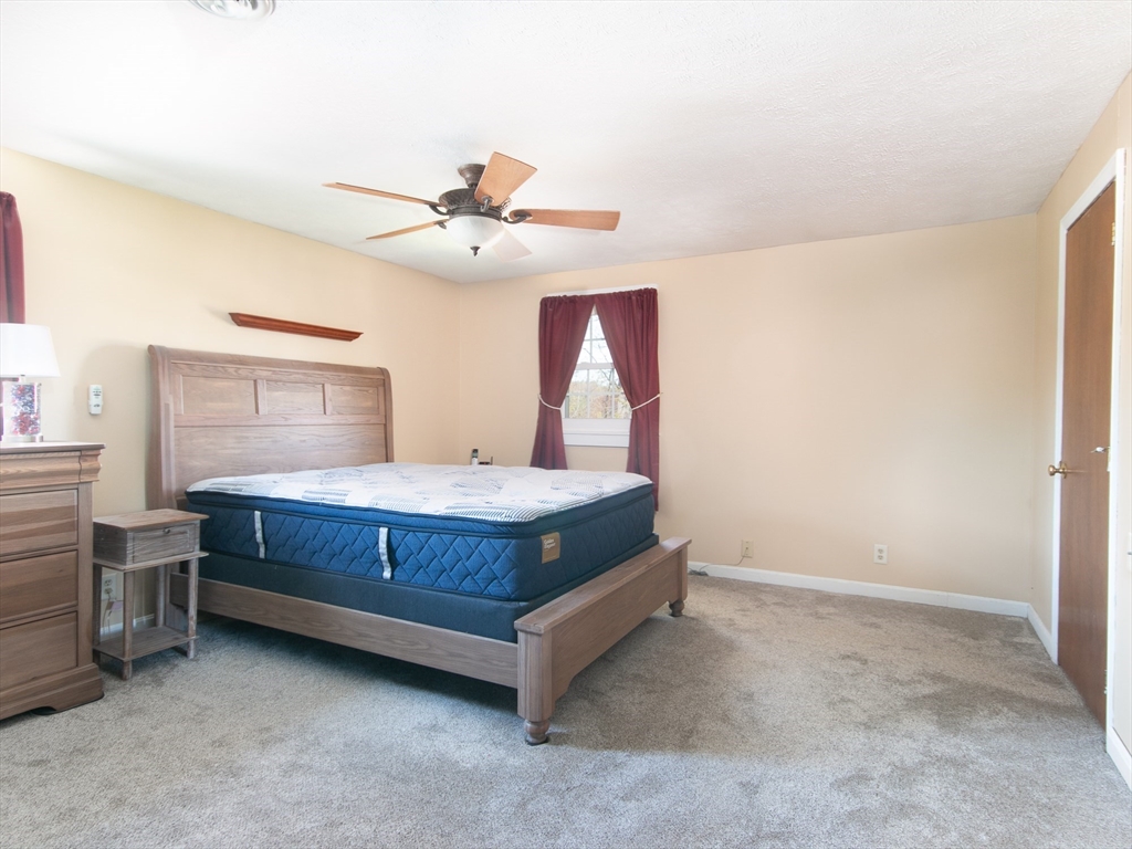 10 Cambridge Road Nashua, NH 03062 - Photo 12 of 25