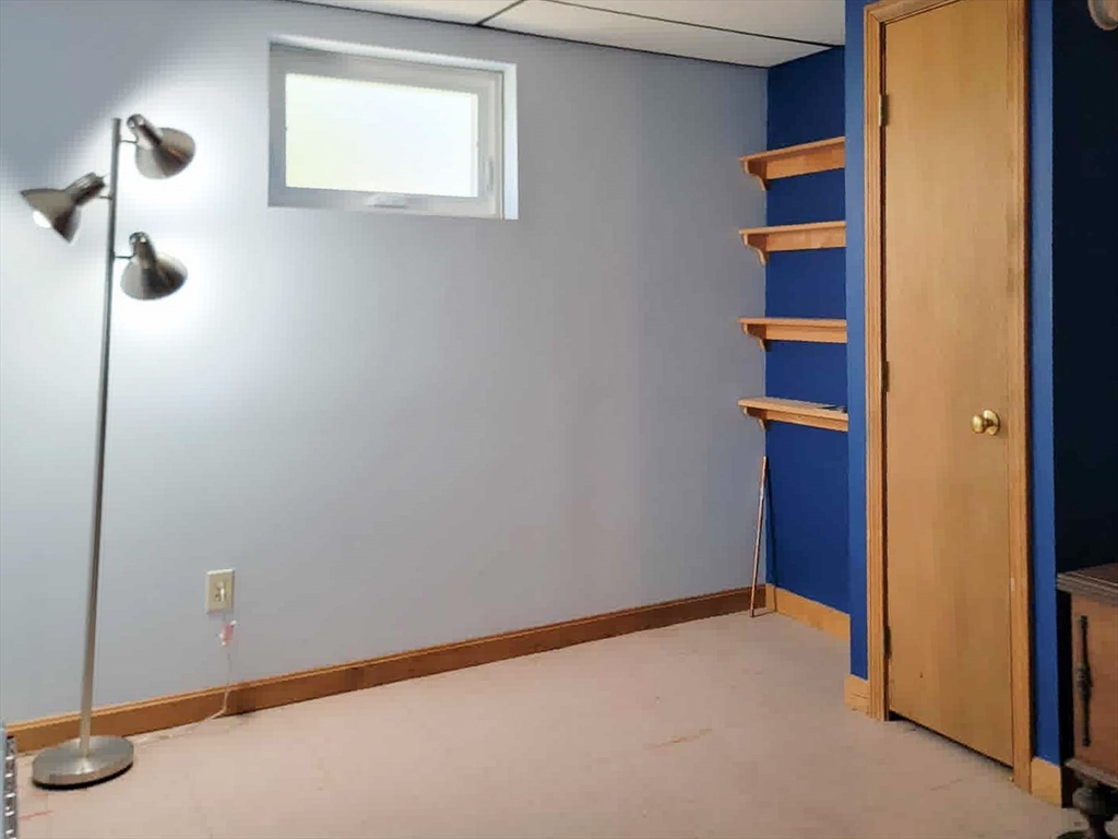 10 Cambridge Road Nashua, NH 03062 - Photo 17 of 25