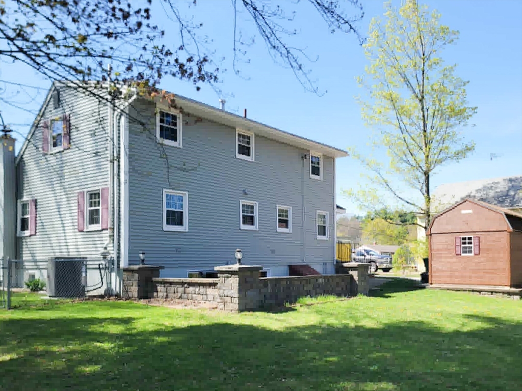 10 Cambridge Road Nashua, NH 03062 - Photo 3 of 25