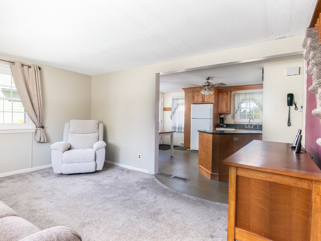 10 Cambridge Road Nashua, NH 03062 - Photo 6 of 25