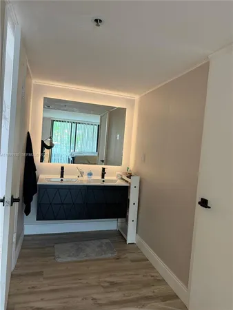 $2,600 | 210 174th Street, Unit L11, Sunny Isles Beach, FL 33160