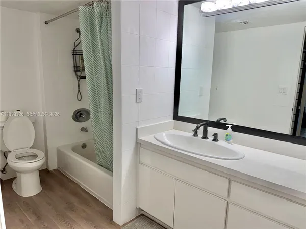 $2,600 | 210 174th Street, Unit L11, Sunny Isles Beach, FL 33160