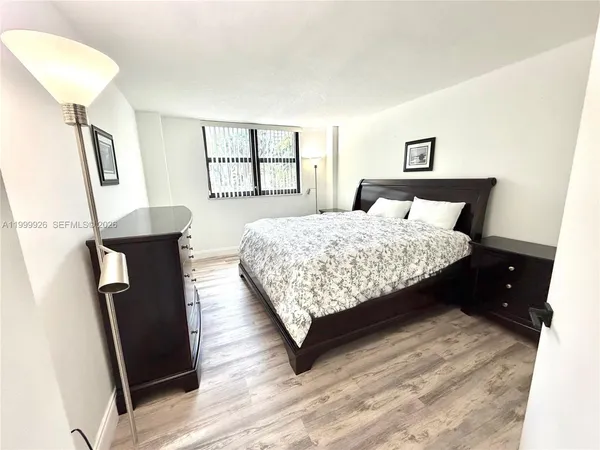 $2,600 | 210 174th Street, Unit L11, Sunny Isles Beach, FL 33160