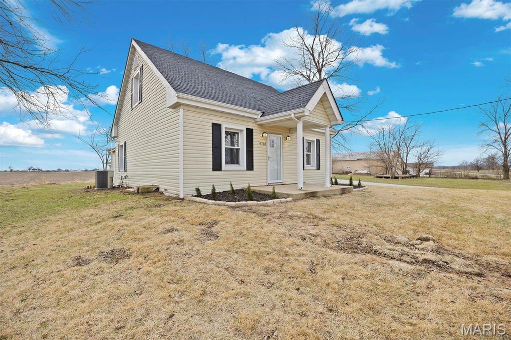 9718 Loos Road Marine, IL 62061 - Photo 3 of 31