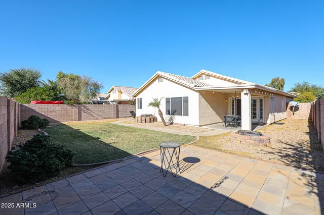 a view of a house with backyard and sitting area