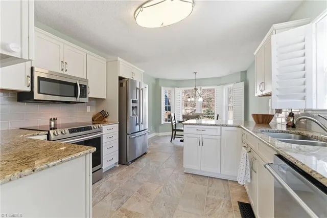 $369,900 | 7640 Abington Drive, Kernersville, NC 27284