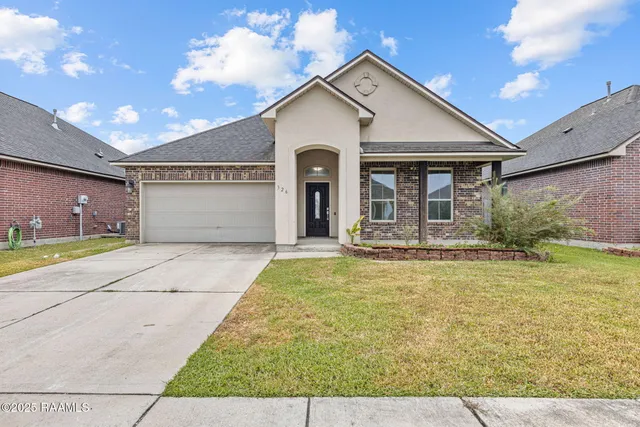 $2,000 | 326 Forest Grove Drive, Youngsville, LA 70592
